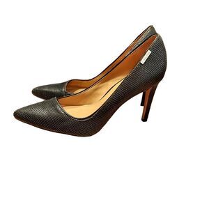 - Calvin Klein  size  Size 7  good cond